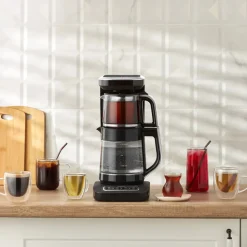 Karaca Çaysever Robotea Pro 4 in 1 Sprechende Automatische Glas-Teemaschine, Wasserkocher und Filterkaffeemaschine, Schwarz Chrom, 2500W