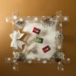 Karaca Home New Year Gnome Village 3-teiliges Duftkerzen-Set