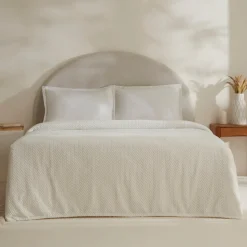 Karaca Leaves Weiße Doppelbettdecke 200x220