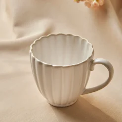 Karaca New Daisy Steinzeugbecher mit Reaktivglasur, 230 ml, Weiß