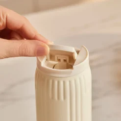 Karaca Rimo Auslaufsicherer Edelstahl-Thermos 600 ml Creme