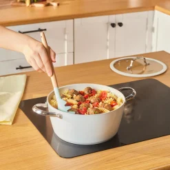 Karaca Swiss Crystal Almond Cream Kasserolle mit Edelstahlgriff 24 cm