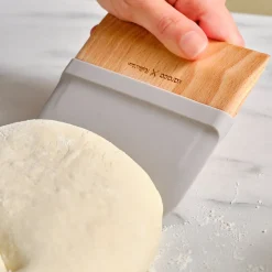 Karaca X Refika Gadgets Beidseitiger Holz-Teigschaber