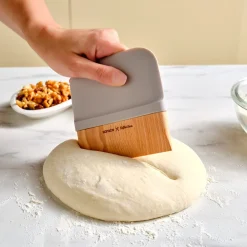 Karaca X Refika Gadgets Beidseitiger Holz-Teigschaber