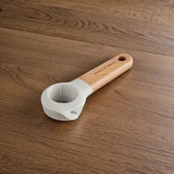 Karaca x Refika Gadgets 3-in-1 Flaschenöffner mit Holzgriff