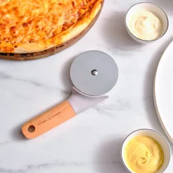 Karaca x Refika Gadgets Pizzaschneider mit Holzgriff