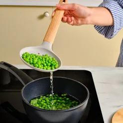 Karaca x Refika Gadgets Silikon-Schaumlöffel mit Holzgriff