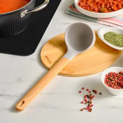 Karaca x Refika Gadgets Silikon-Kelle mit Holzgriff